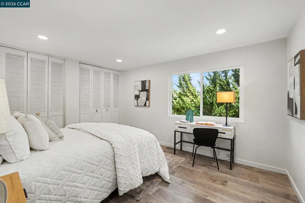 1965 Ascot Dr #6 Moraga, CA 94556