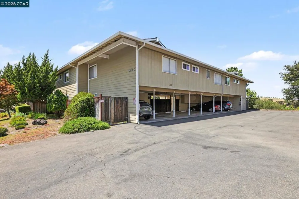 1965 Ascot Dr #6 Moraga, CA 94556