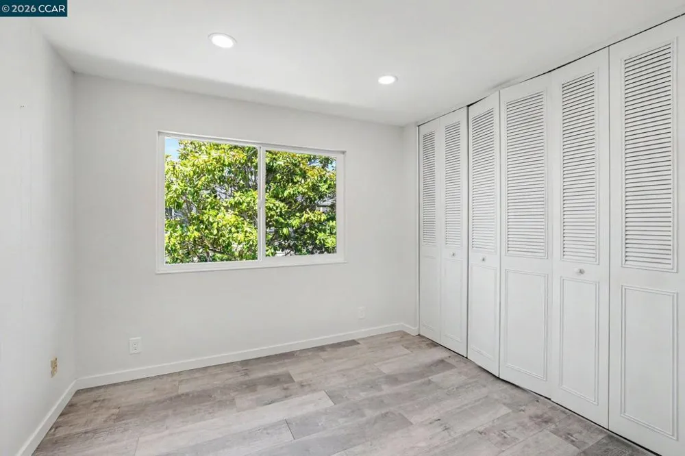1965 Ascot Dr #6 Moraga, CA 94556