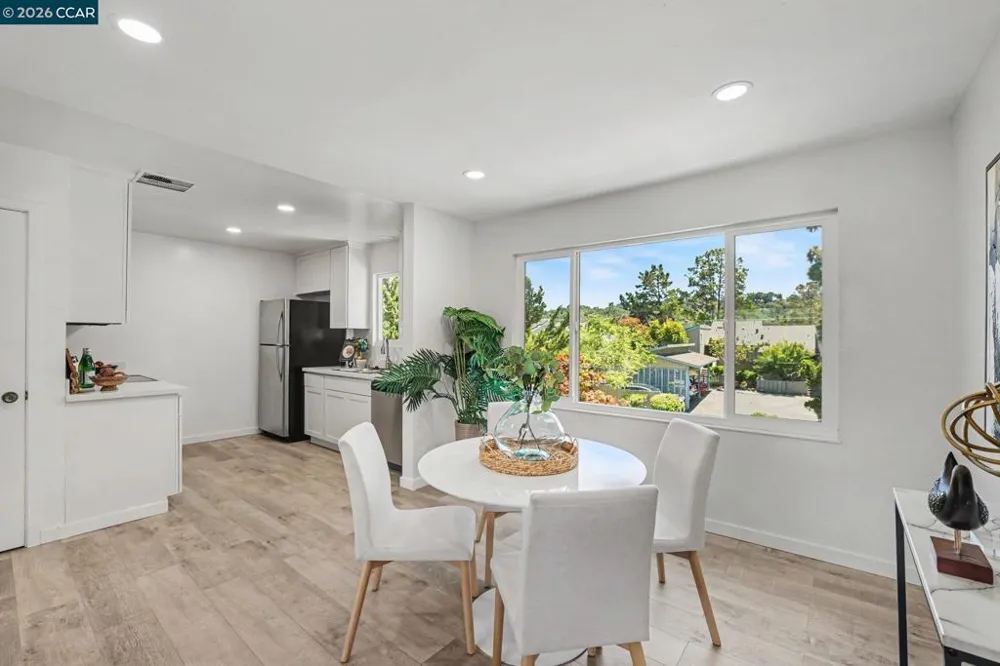 1965 Ascot Dr #6 Moraga, CA 94556