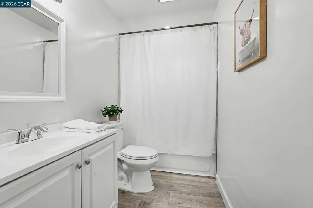 1965 Ascot Dr #6 Moraga, CA 94556