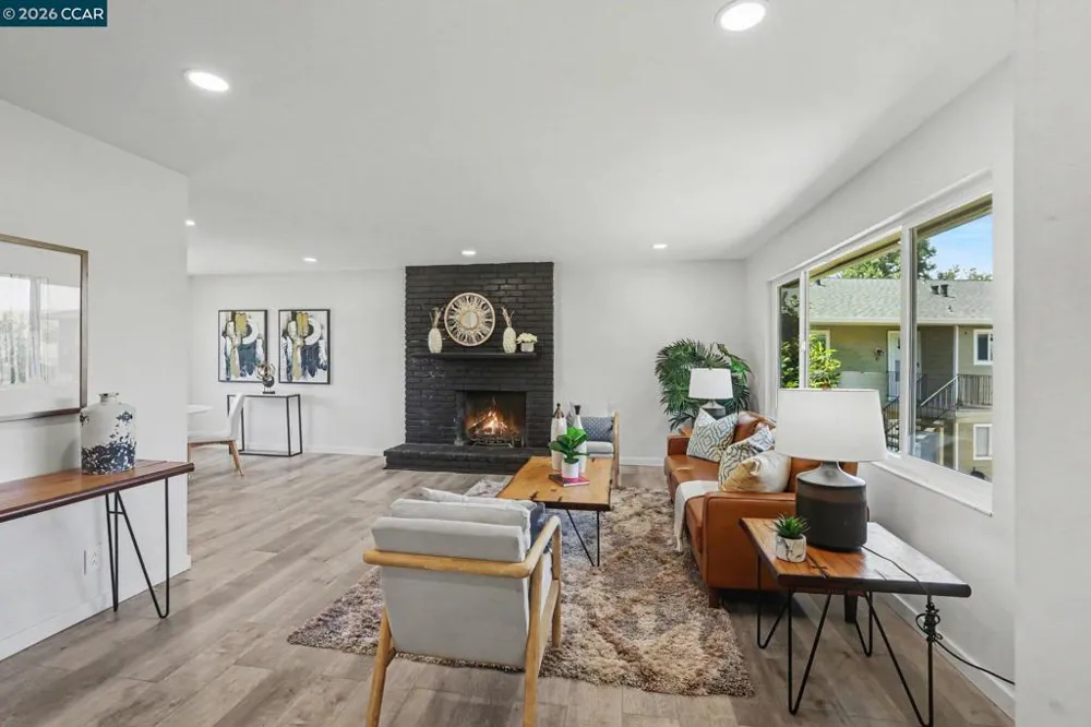 1965 Ascot Dr #6 Moraga, CA 94556