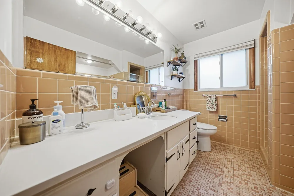 204 Edgewood Place Place Ferndale, MI 48220