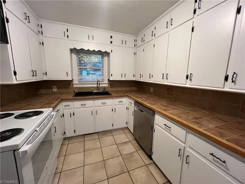 1184 Lamont Drive Winston-Salem, NC 27103