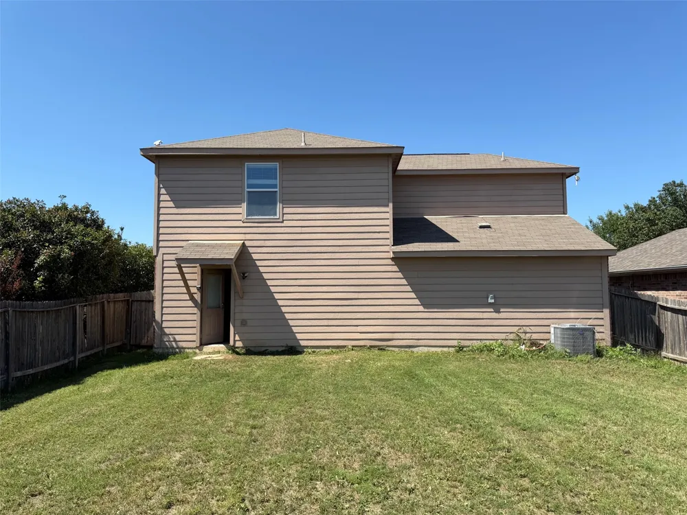 110 Cowpoke Court Newark, TX 76071