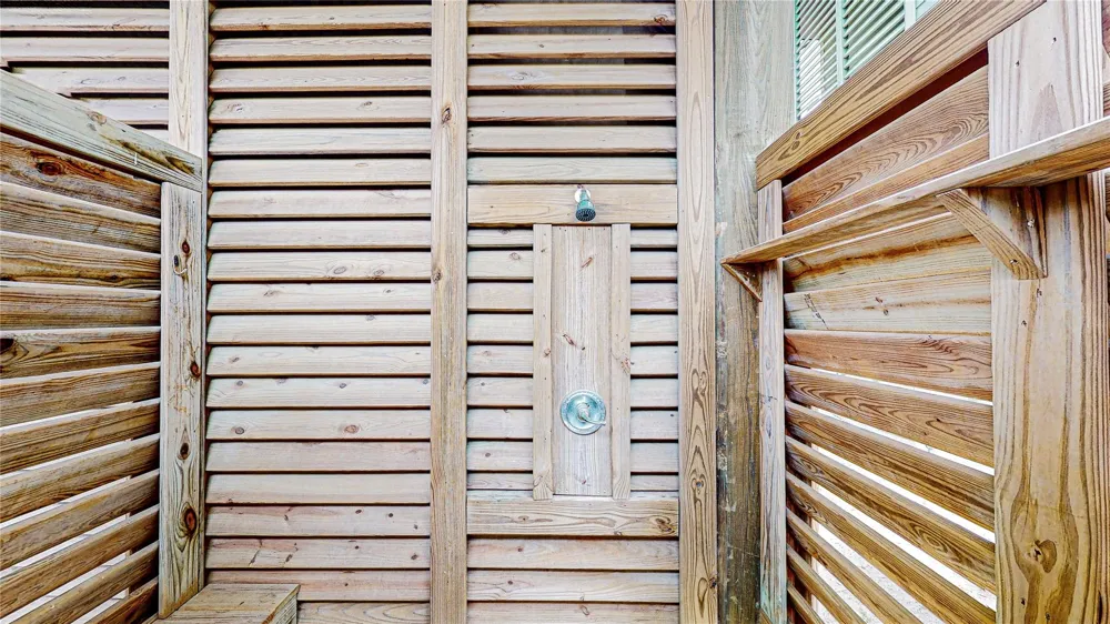 1969 Avenue J Crystal Beach, TX 77650