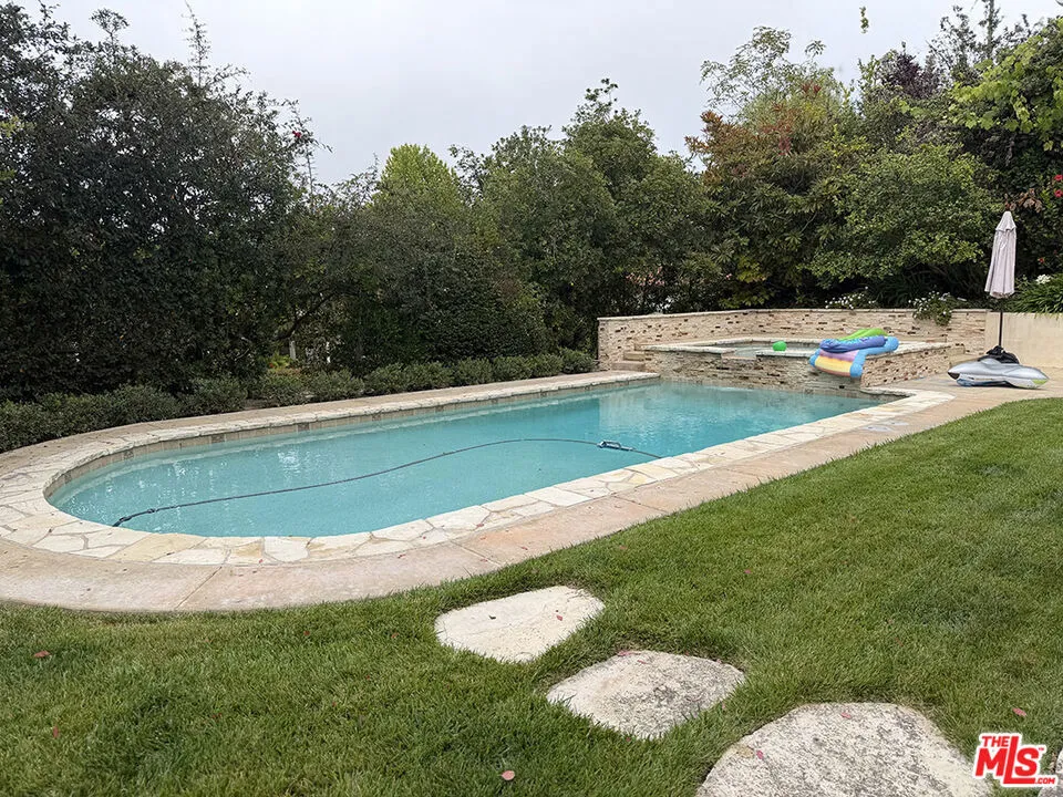27 Horseshoe Lane Palos Verdes Peninsula, CA 90274