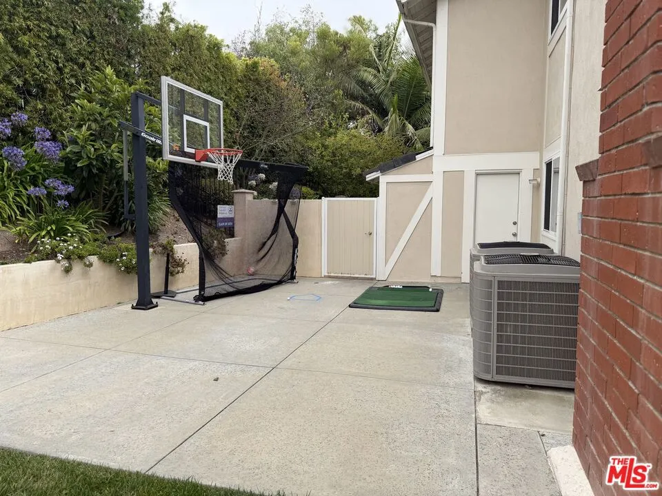 27 Horseshoe Lane Palos Verdes Peninsula, CA 90274