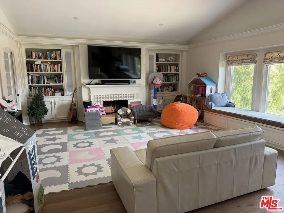 27 Horseshoe Lane Palos Verdes Peninsula, CA 90274