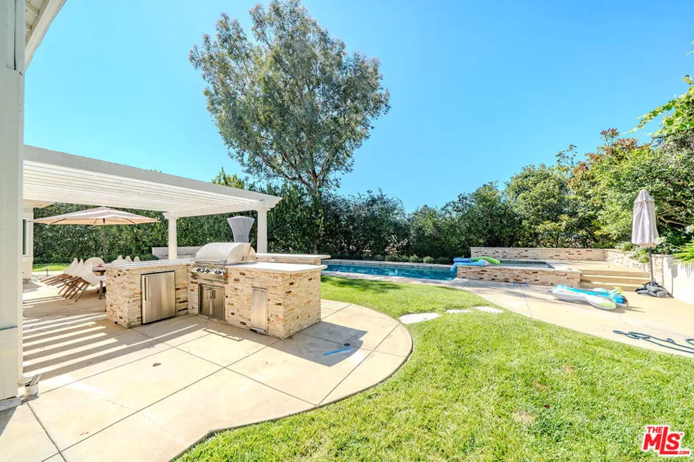 27 Horseshoe Lane Palos Verdes Peninsula, CA 90274