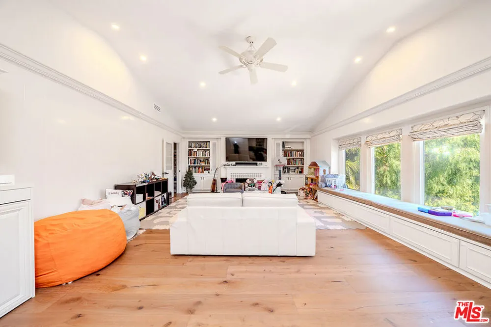 27 Horseshoe Lane Palos Verdes Peninsula, CA 90274
