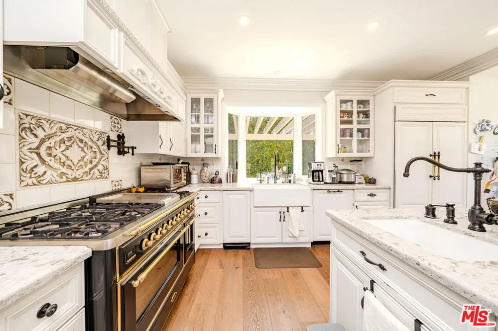 27 Horseshoe Lane Palos Verdes Peninsula, CA 90274