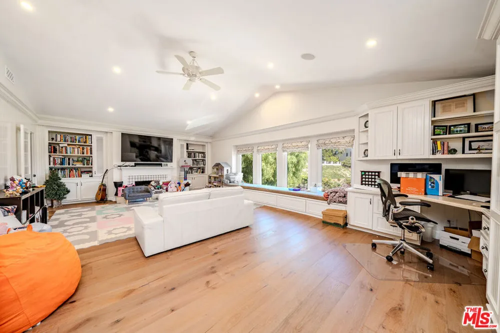 27 Horseshoe Lane Palos Verdes Peninsula, CA 90274