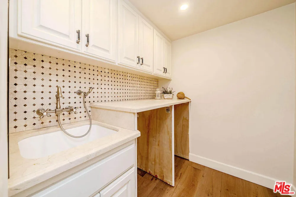 27 Horseshoe Lane Palos Verdes Peninsula, CA 90274