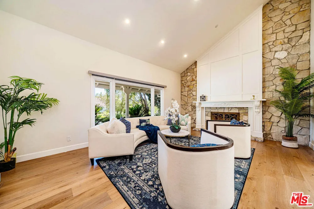 27 Horseshoe Lane Palos Verdes Peninsula, CA 90274