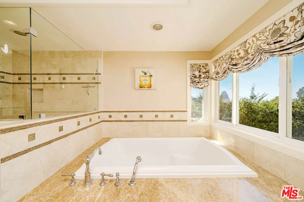 27 Horseshoe Lane Palos Verdes Peninsula, CA 90274