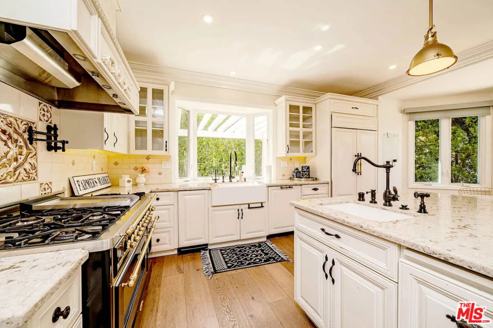 27 Horseshoe Lane Palos Verdes Peninsula, CA 90274