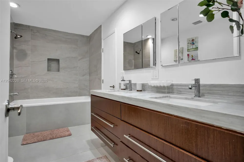 5801 SW 37th Ter Dania Beach, FL 33312