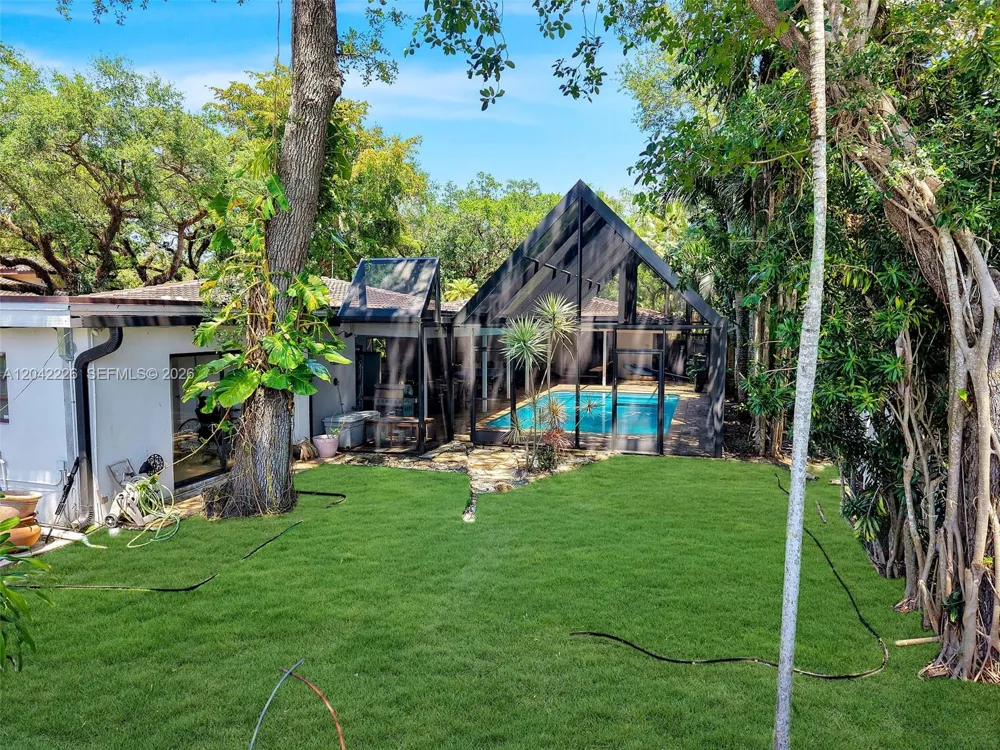 5801 SW 37th Ter Dania Beach, FL 33312