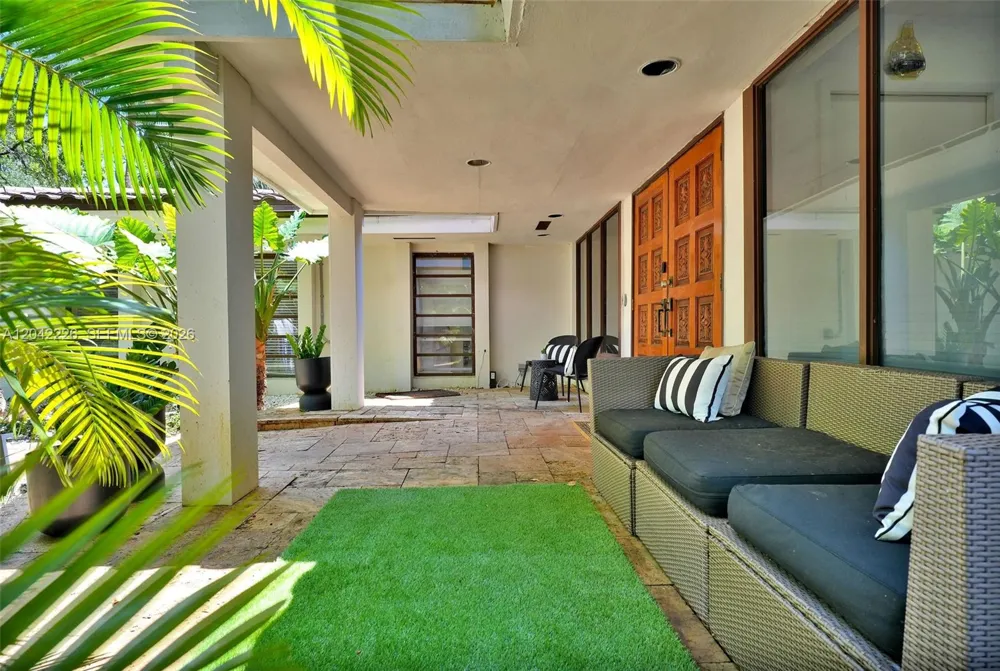 5801 SW 37th Ter Dania Beach, FL 33312