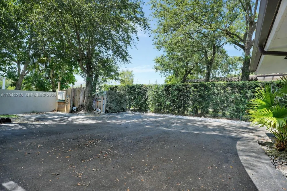 5801 SW 37th Ter Dania Beach, FL 33312