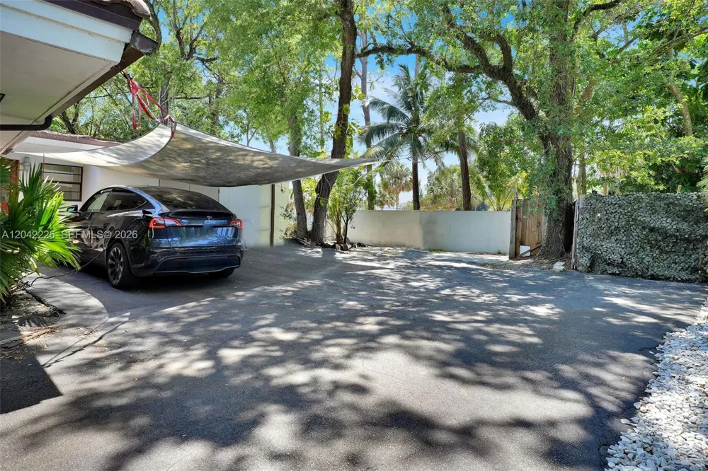 5801 SW 37th Ter Dania Beach, FL 33312
