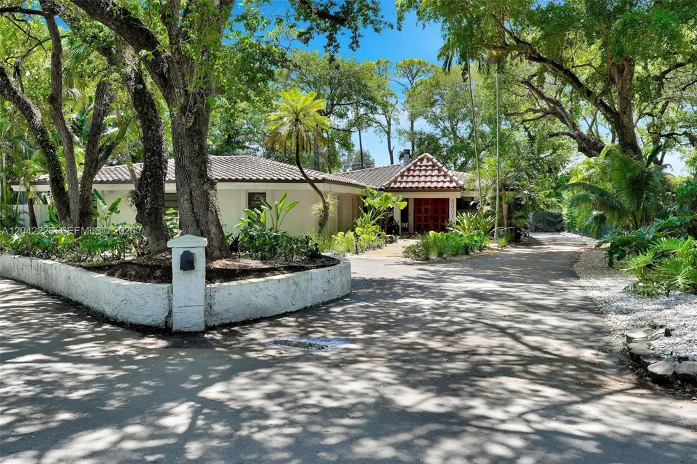 5801 SW 37th Ter Dania Beach, FL 33312