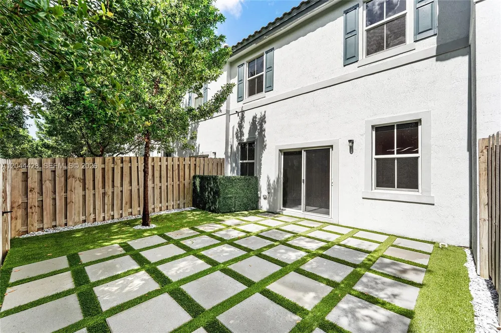 4669 NW 118th Ave Coral Springs, FL 33076