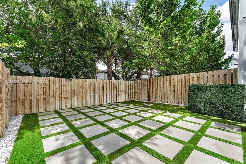 4669 NW 118th Ave Coral Springs, FL 33076