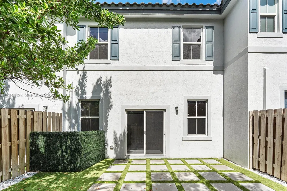 4669 NW 118th Ave Coral Springs, FL 33076