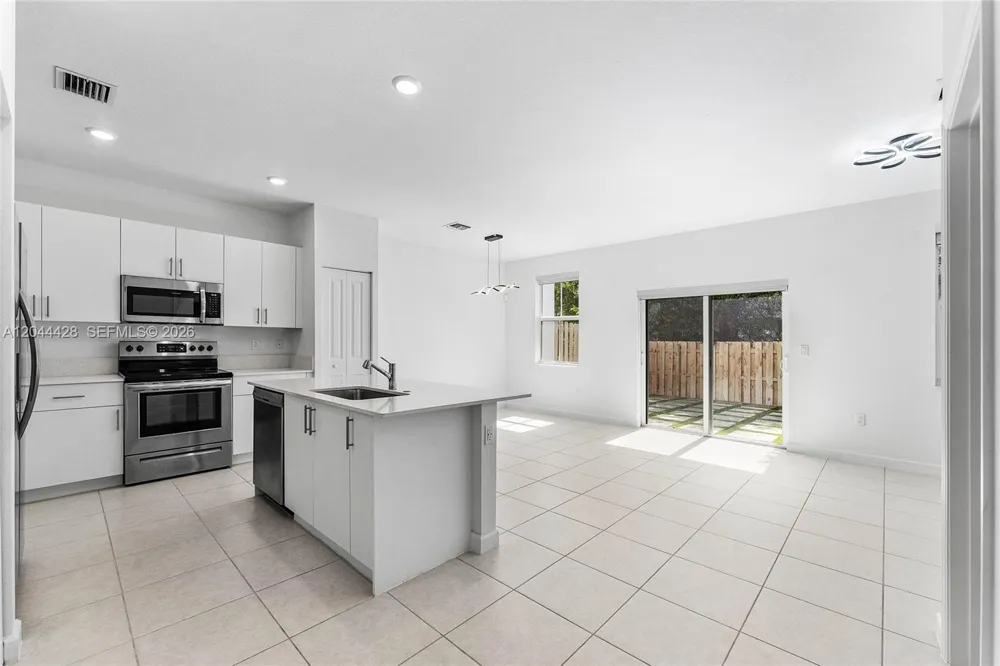 4669 NW 118th Ave Coral Springs, FL 33076