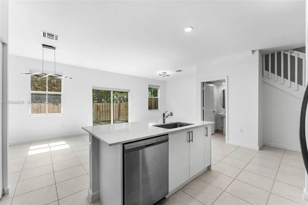 4669 NW 118th Ave Coral Springs, FL 33076