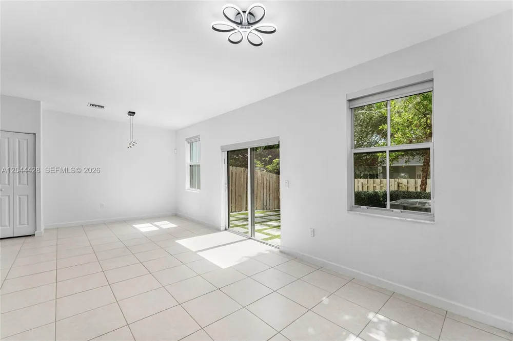 4669 NW 118th Ave Coral Springs, FL 33076