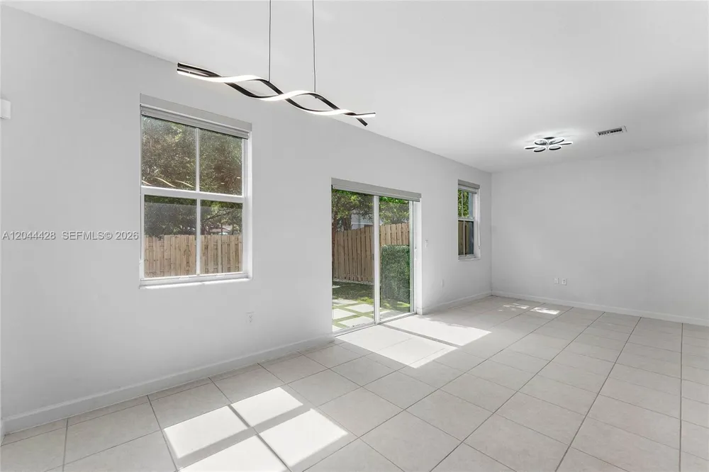 4669 NW 118th Ave Coral Springs, FL 33076