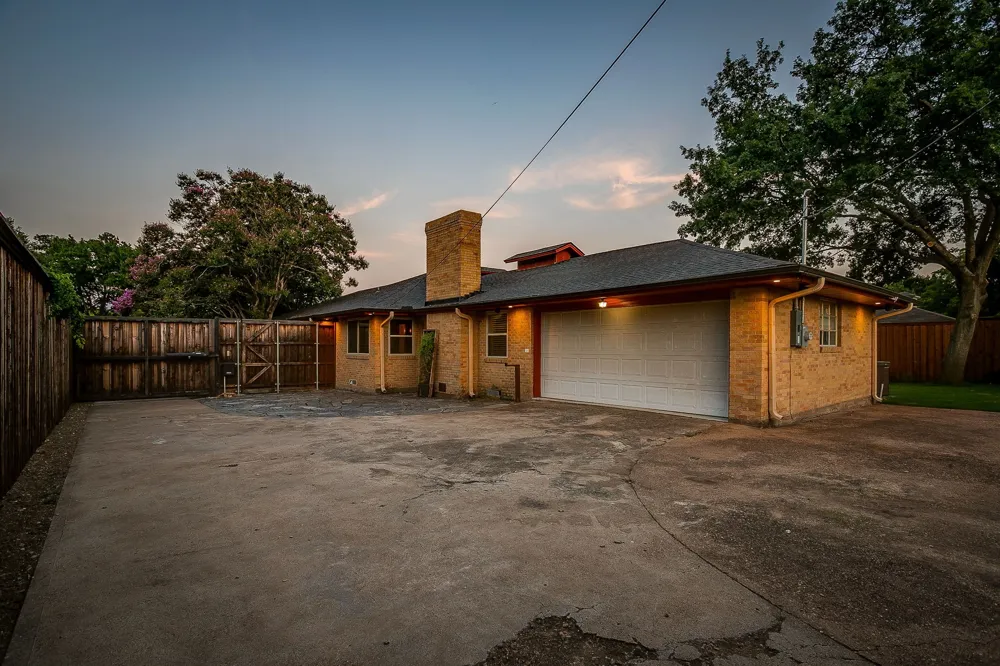 1839 Shelmire Drive Dallas, TX 75224