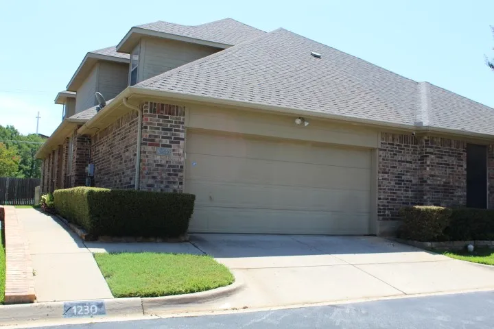 1230 Woodland Park Drive Hurst, TX 76053