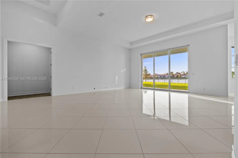 5301 S Sterling Ranch Cir Davie, FL 33314