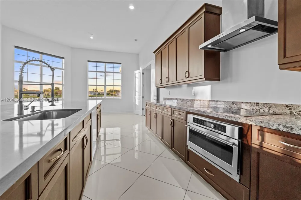 5301 S Sterling Ranch Cir Davie, FL 33314