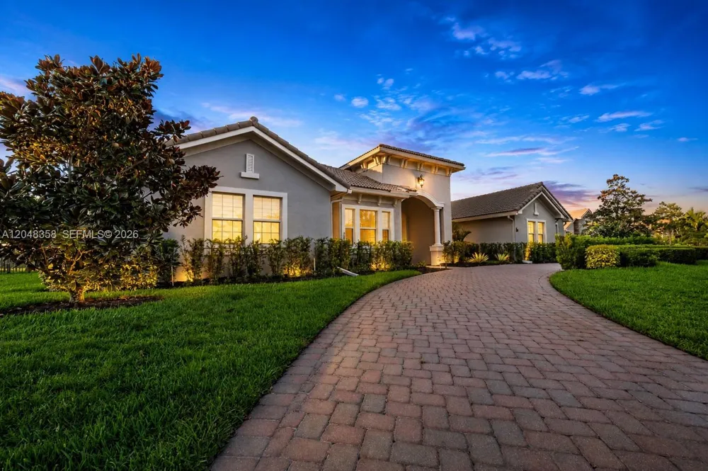 5301 S Sterling Ranch Cir Davie, FL 33314