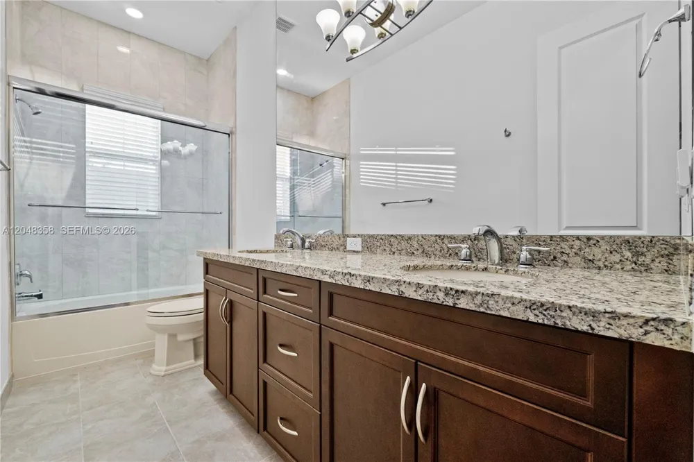 5301 S Sterling Ranch Cir Davie, FL 33314