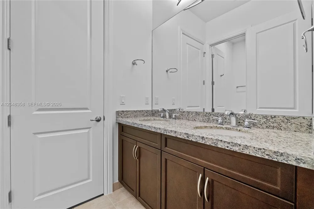 5301 S Sterling Ranch Cir Davie, FL 33314