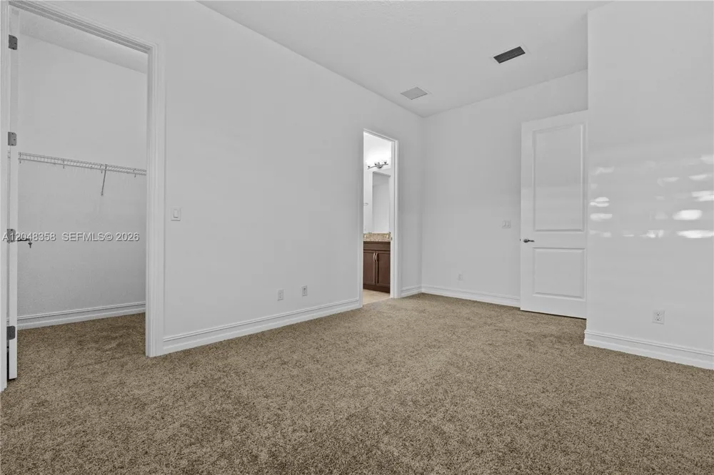 5301 S Sterling Ranch Cir Davie, FL 33314