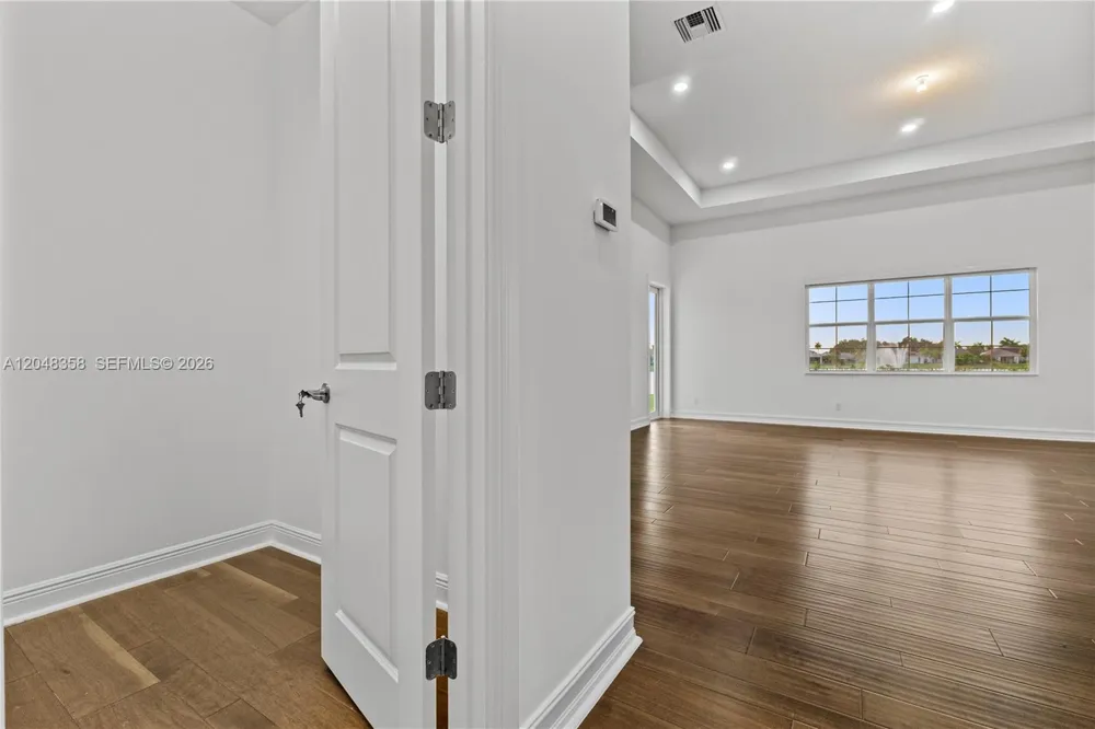 5301 S Sterling Ranch Cir Davie, FL 33314