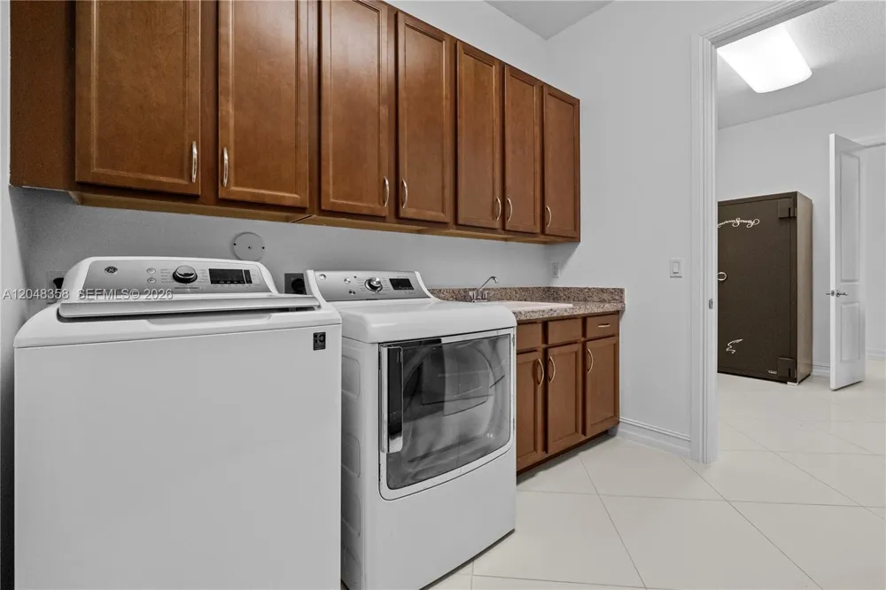 5301 S Sterling Ranch Cir Davie, FL 33314