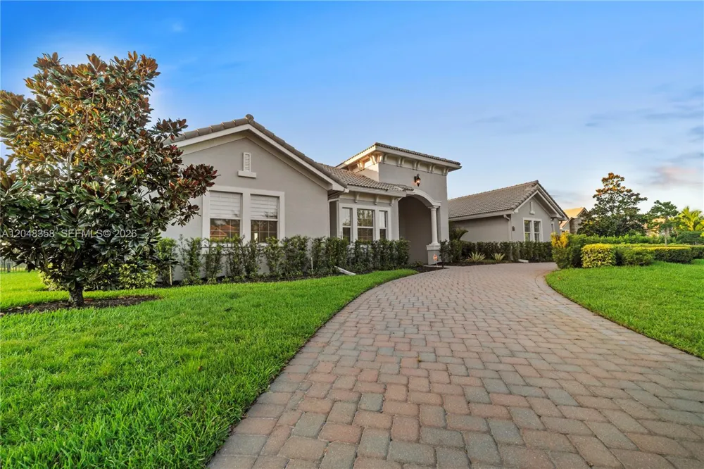 5301 S Sterling Ranch Cir Davie, FL 33314