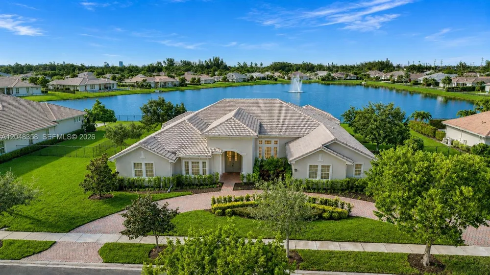 5301 S Sterling Ranch Cir Davie, FL 33314