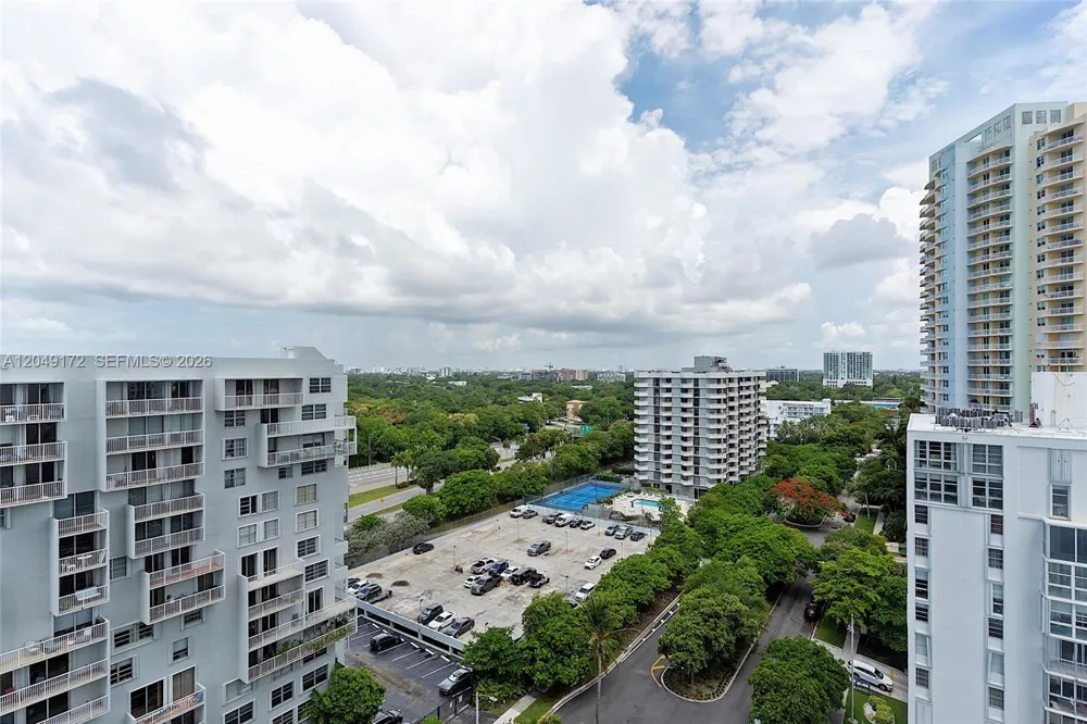 175 SE 25th Rd #1003 Miami, FL 33129
