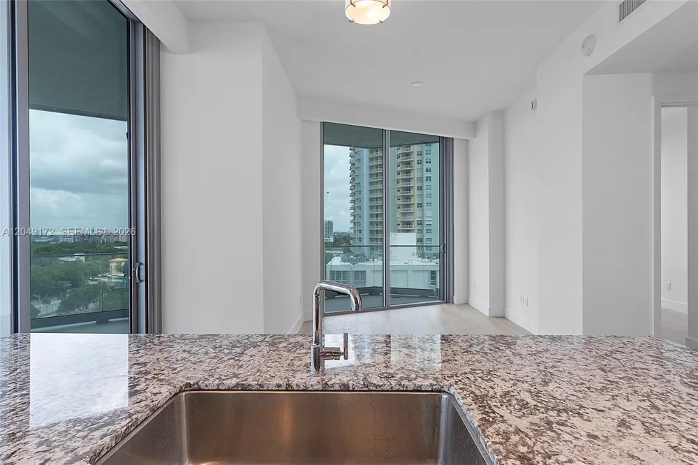 175 SE 25th Rd #1003 Miami, FL 33129