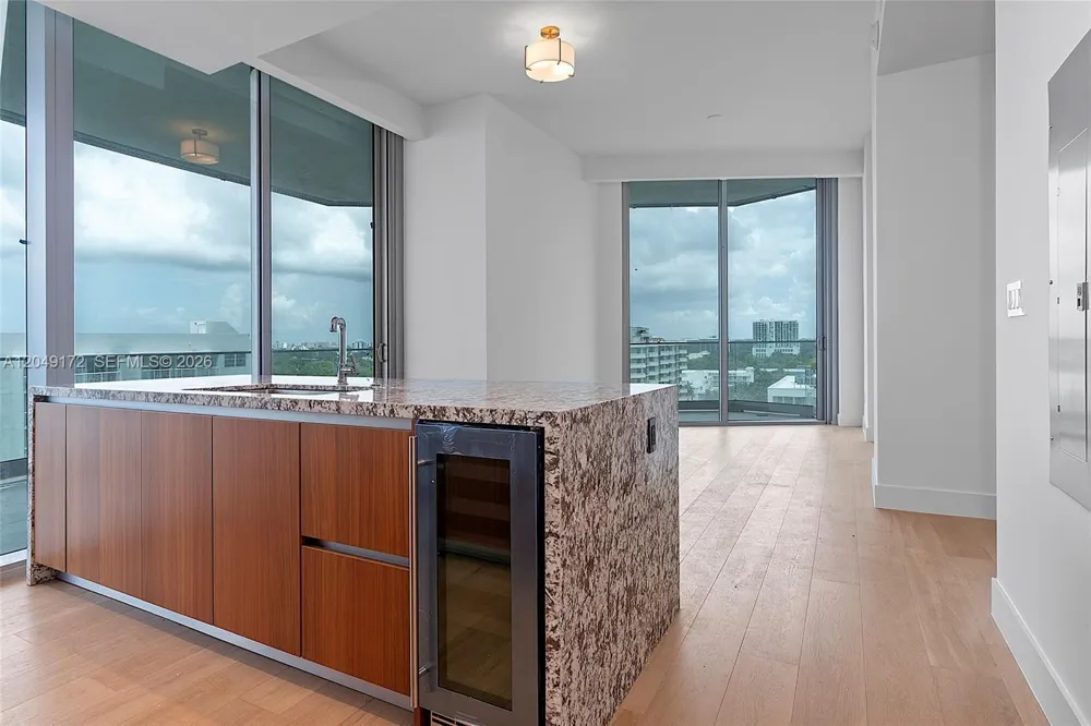 175 SE 25th Rd #1003 Miami, FL 33129