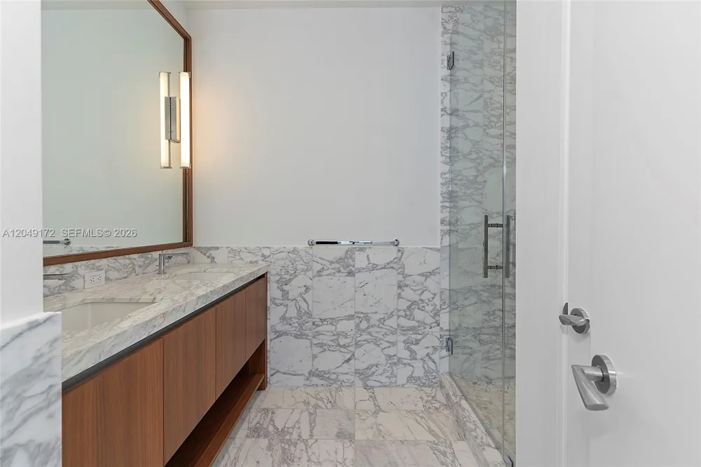 175 SE 25th Rd #1003 Miami, FL 33129